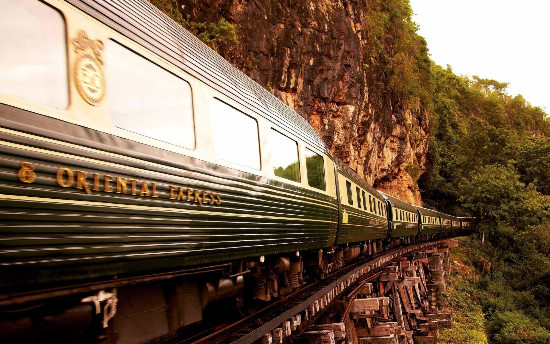 media.topic.imagealternatetextformat