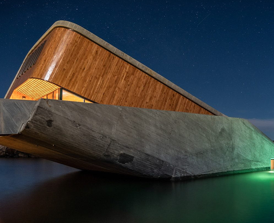 media.category.imagealternatetextformat